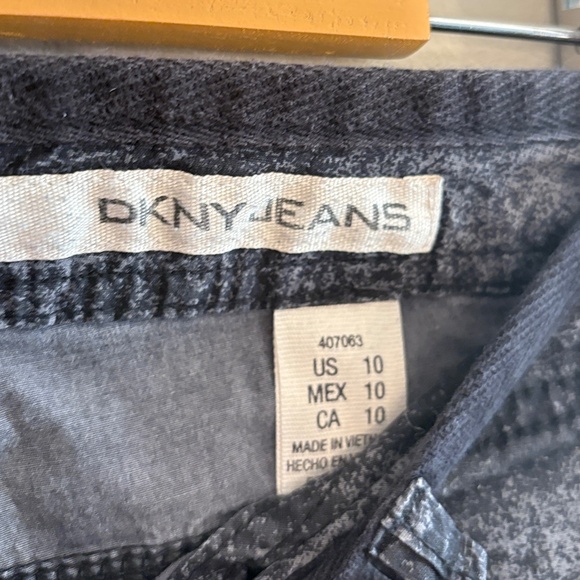 DKNY Stone Wash Charcoal Cotton Cargo Capris - Picture 7 of 14